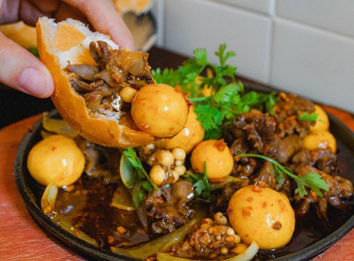 Trứng Non Cháy Tỏi